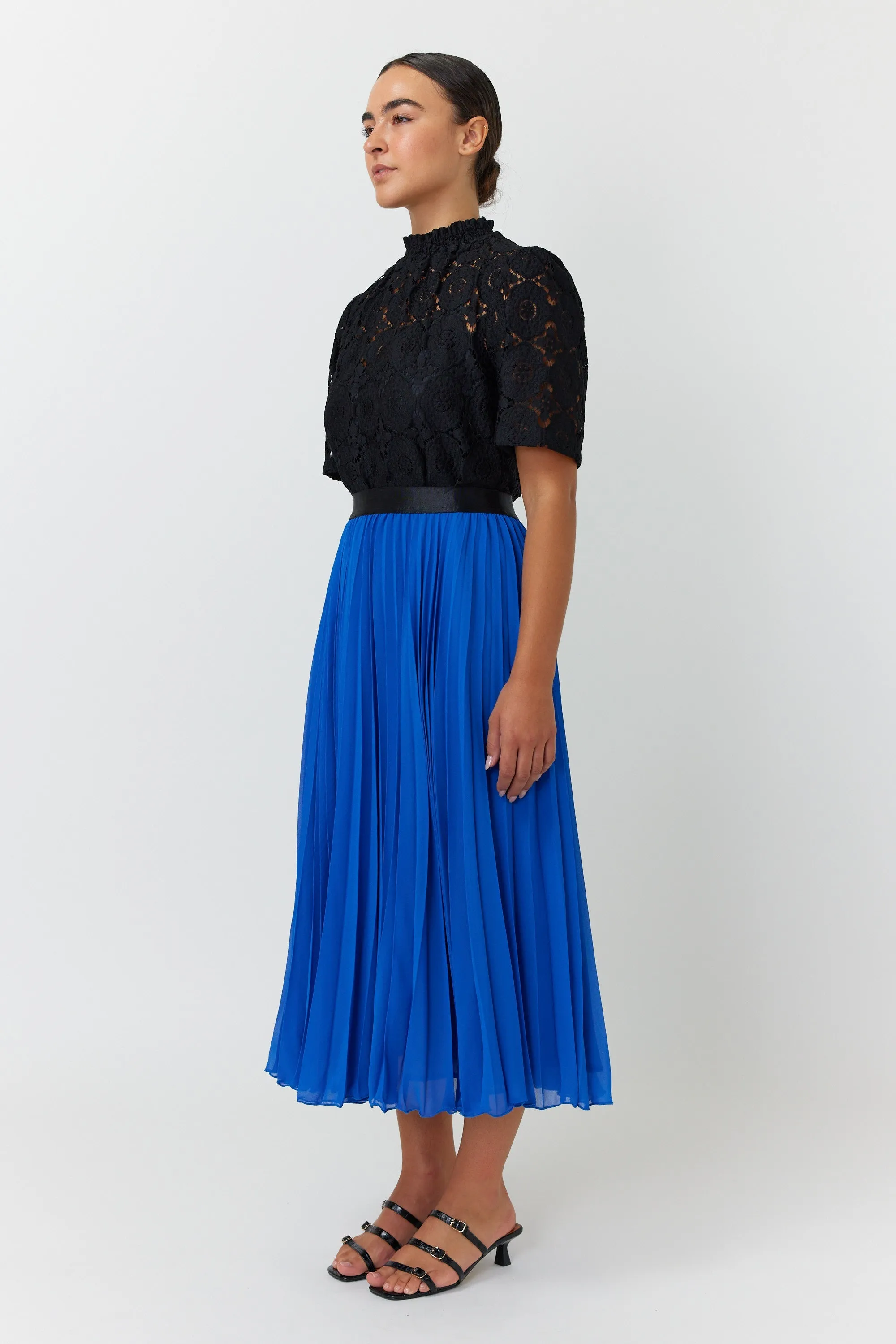 Billowy pleated skirt