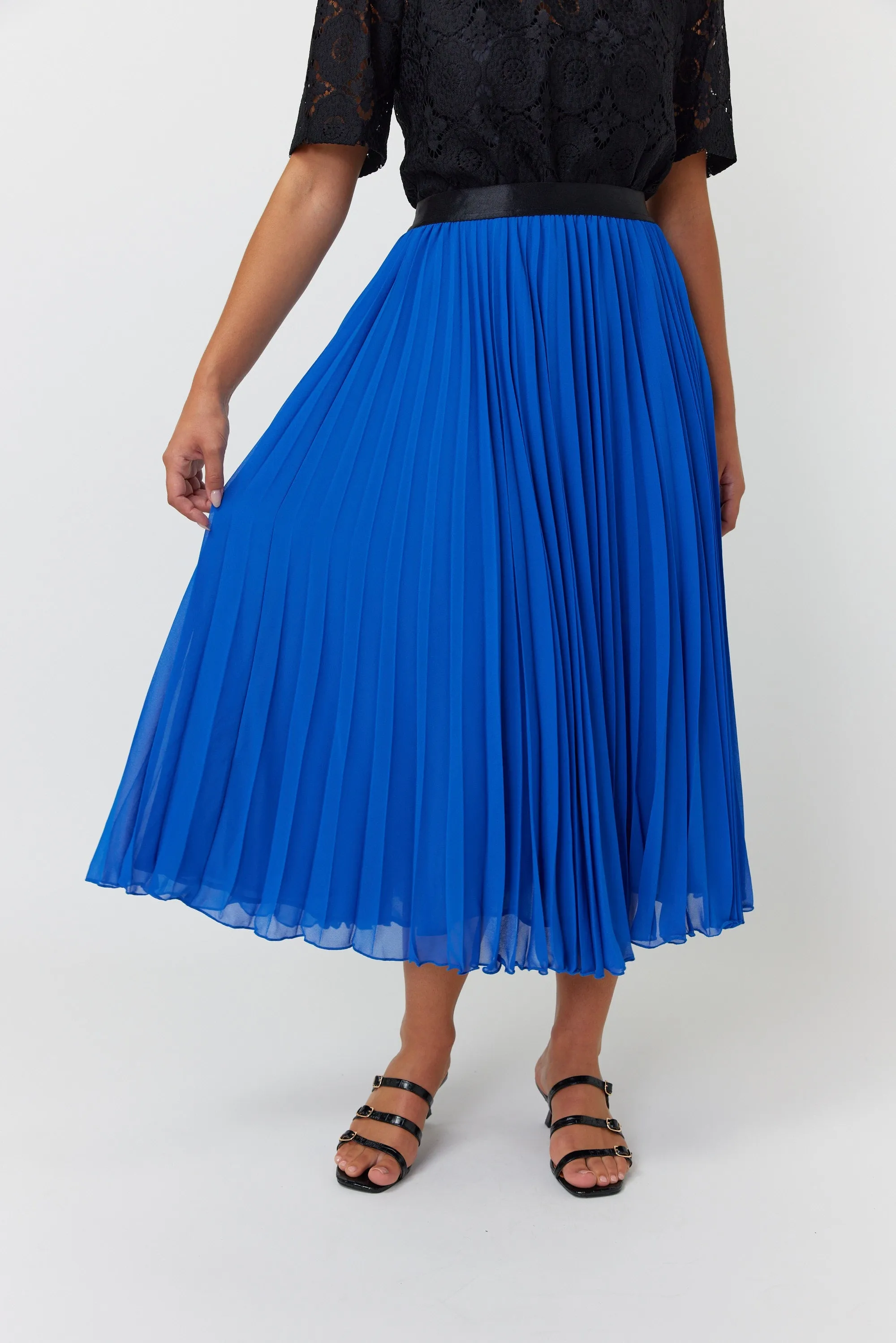 Billowy pleated skirt