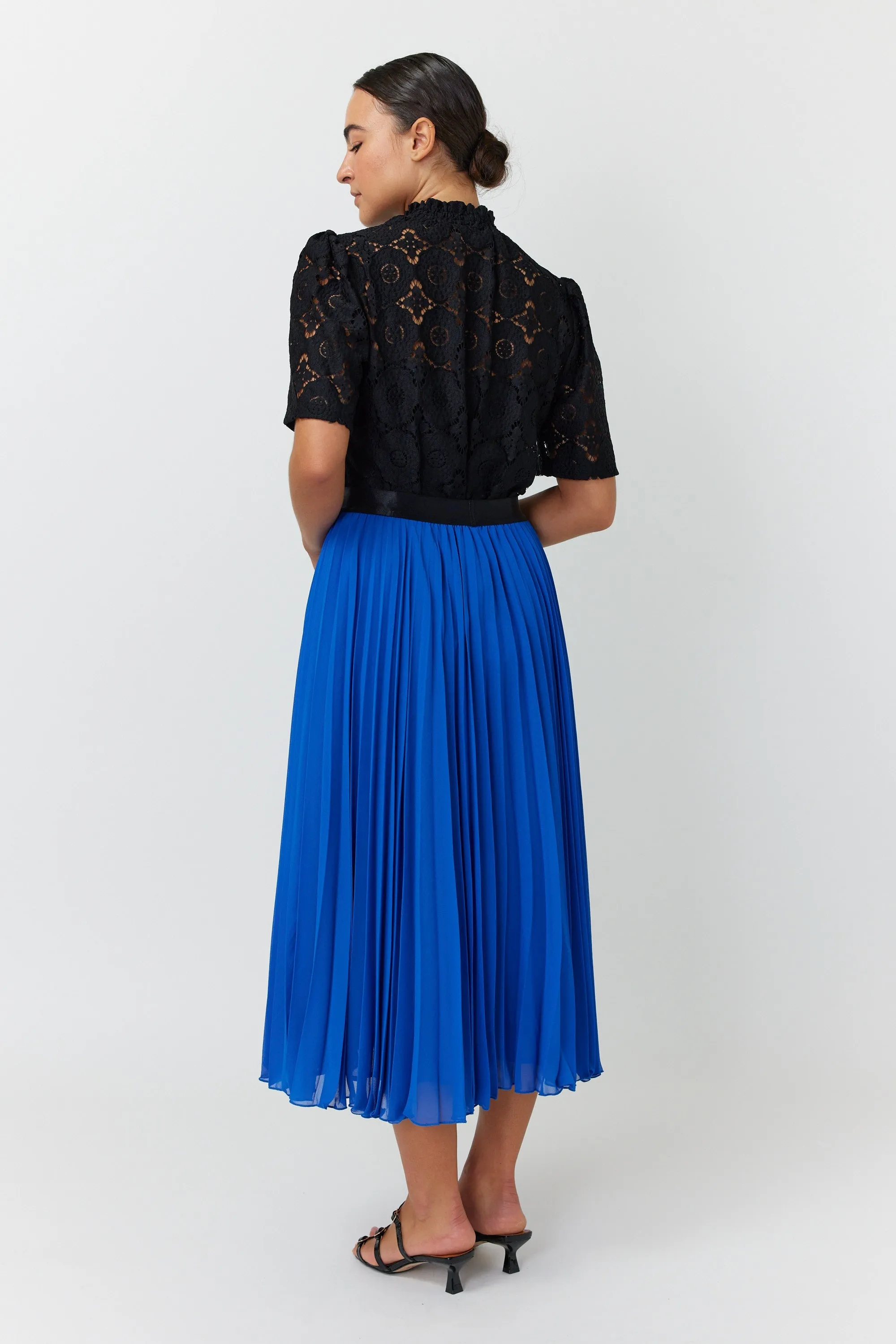 Billowy pleated skirt