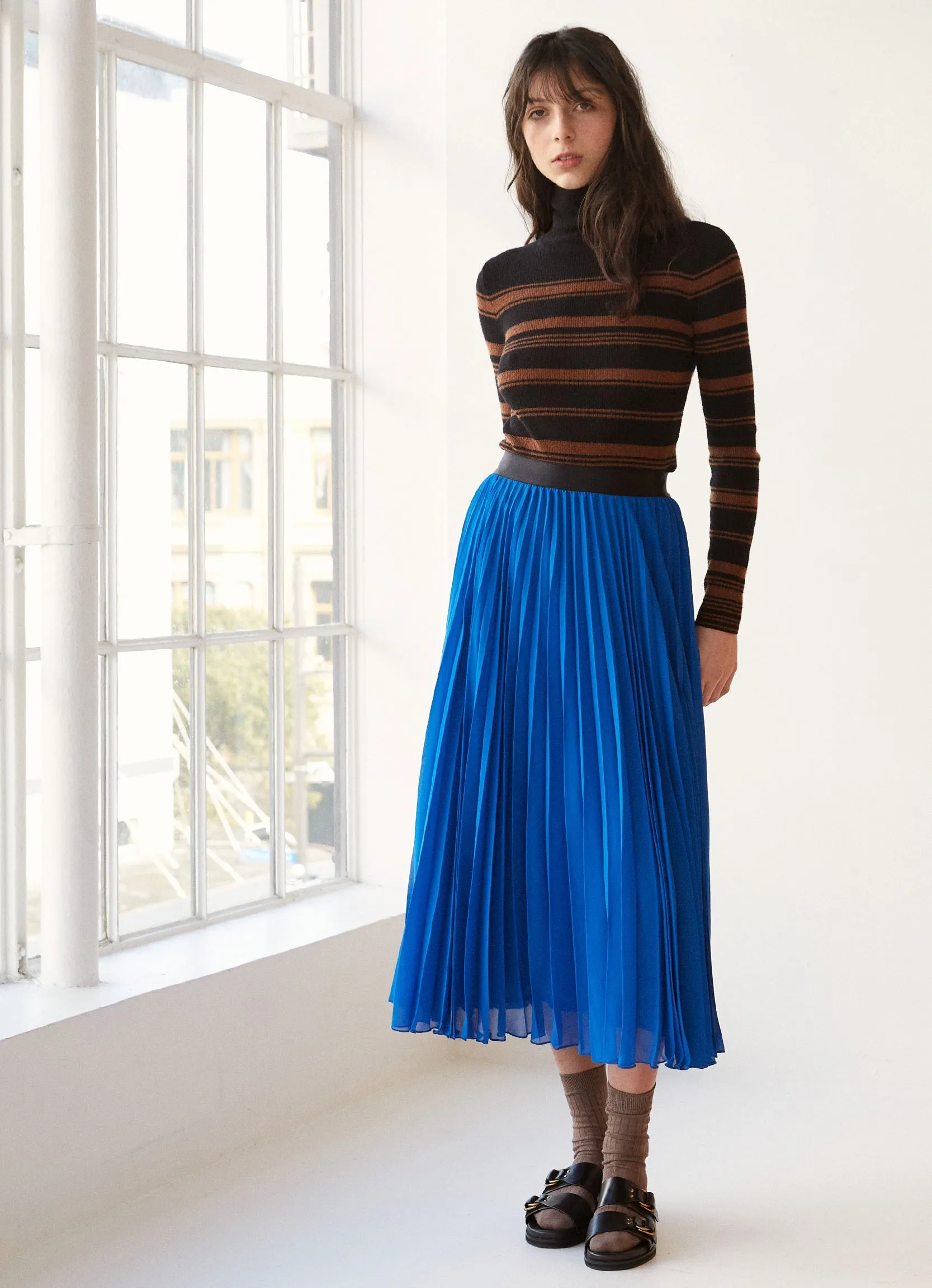 Billowy pleated skirt