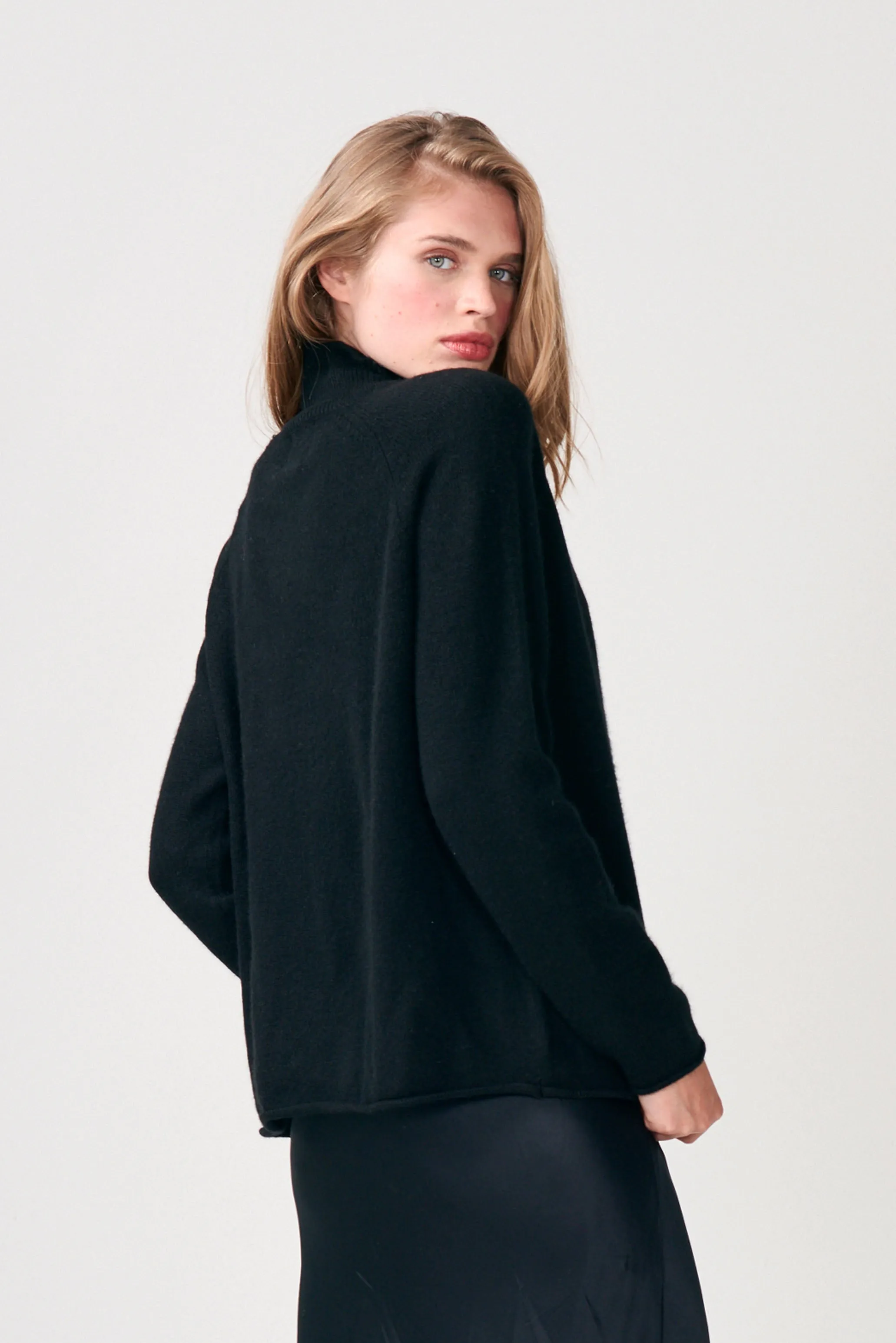 Cashmere Winter Sweat in Black