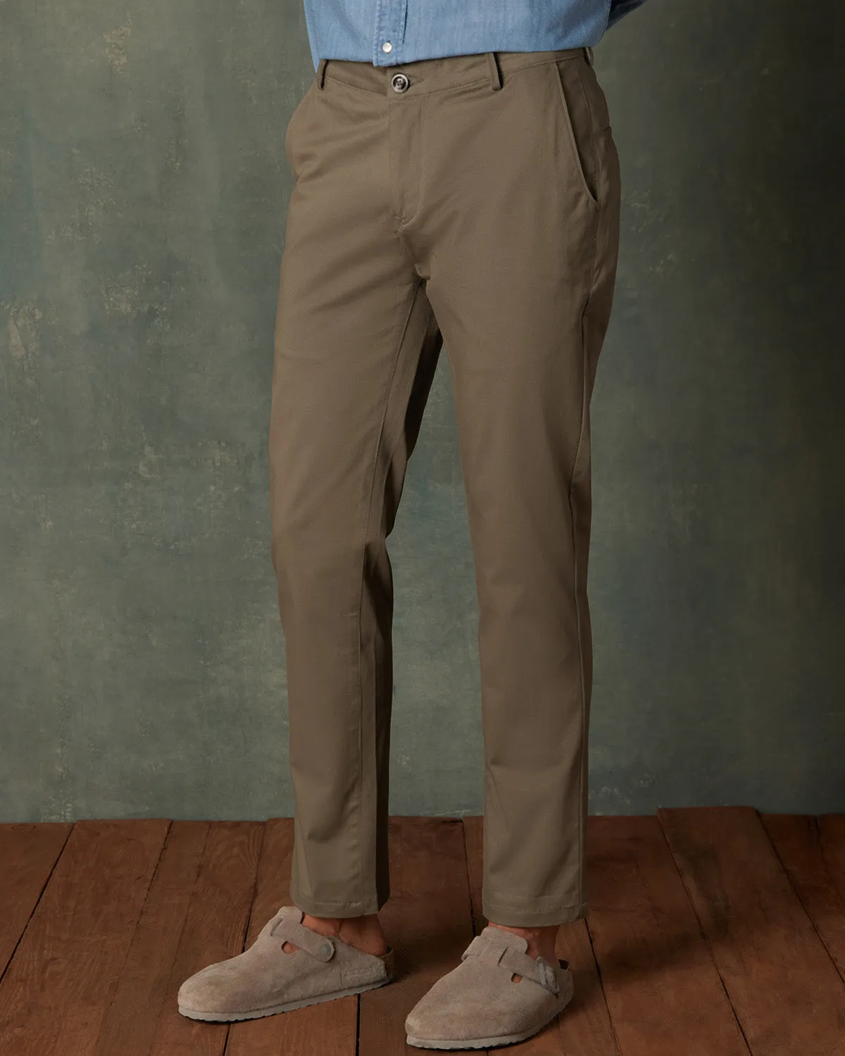 Elevate Everyday Stretch Chinos - Light Olive